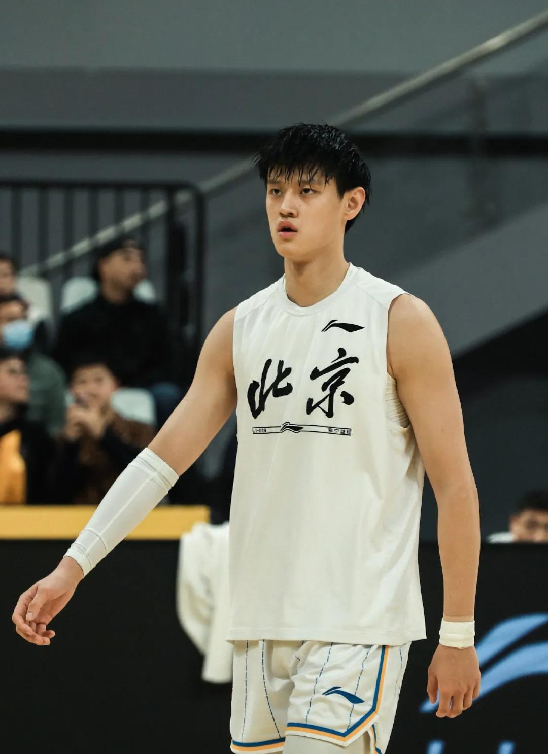 王睿泽30分杨瀚森29+10+7青岛击败深圳